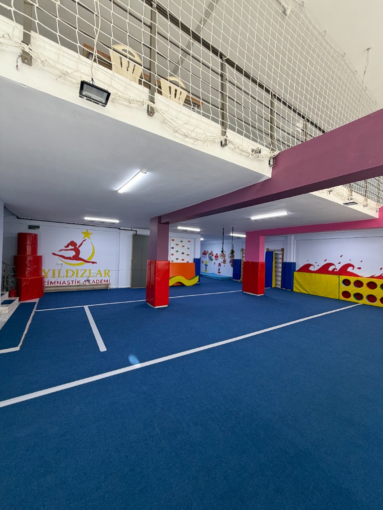 Yıldızlar Cimnastik Akademi Geniş Antrenman Salonu